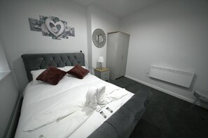 Apartment | 2 bedrooms, iron/ironing board, free WiFi, bed sheets - Telford Tranquility Apartment Flat 3 for 4 Guests (Telford)