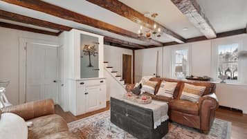 Televisión y chimenea