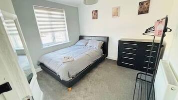 3 bedrooms, iron/ironing board, free WiFi, bed sheets