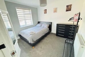 3 bedrooms, iron/ironing board, free WiFi, bed sheets