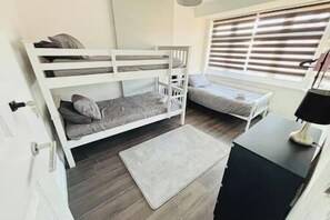 3 chambres, fer et planche à repasser, Wi-Fi gratuit, draps fournis