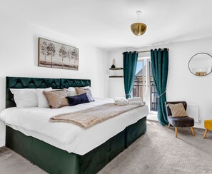 4 bedrooms, iron/ironing board, free WiFi