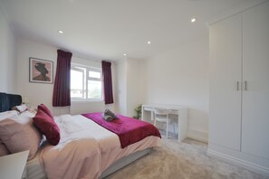 2 bedrooms, desk, iron/ironing board, WiFi