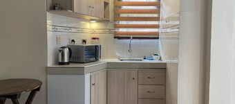 Private independent room with bathroom and kitchenette