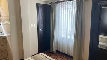 1 habitación, tabla de planchar con plancha, wifi y ropa de cama