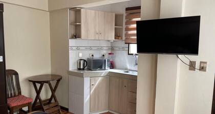 Habitación privada independiente con baño y cocineta