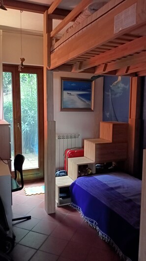 2 bedrooms, iron/ironing board, bed sheets