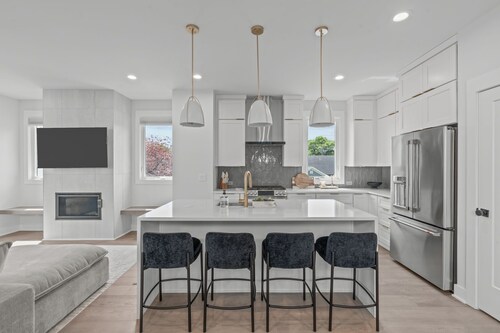 4br House Ensuite with Amazing Day & Night Roof Top Views in Raleigh