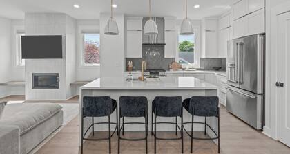 4br House Ensuite with Amazing Day & Night Roof Top Views in Raleigh