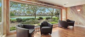 Discover the Lakeview Villa Escape