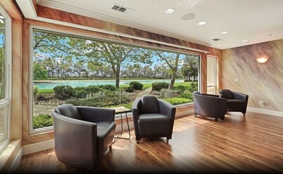 Discover the Lakeview Villa Escape