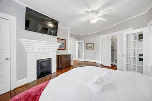 1 bedroom, desk, iron/ironing board, free WiFi