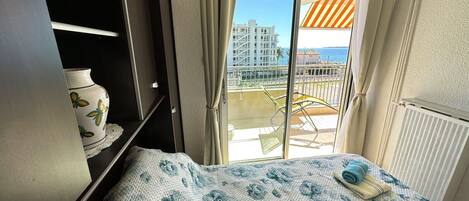 1 slaapkamer, een strijkplank/strijkijzer, gratis wifi, beddengoed