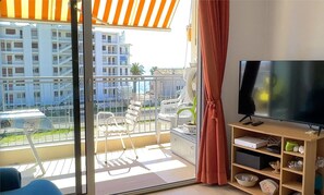 TV - Charming town apartment with sea view near Cannes (Vallauris)