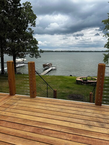 Crimson Beach Retreat- Family friendly beach get away on clear Buchanan Lake!