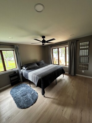 5 bedrooms, WiFi, bed sheets, wheelchair access