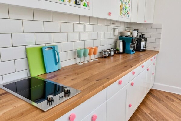 Microwave, stovetop, dishwasher, coffee/tea maker