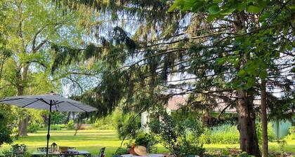 Step Inside a Magazine! Upscale Farmhouse on 3 acres. Hot Tub,Bocce Ball,Gardens