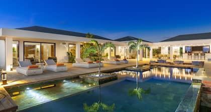 NEW Luxury Villa Nuit Jade ***** 5 bedrooms and Oceanview