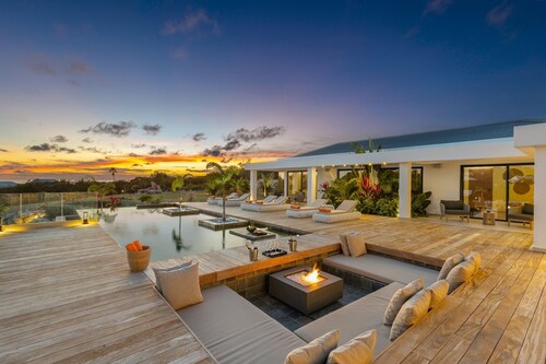 NEW Luxury Villa Nuit Jade ***** 5 bedrooms and Oceanview