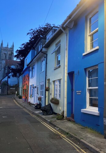 Fisherman's Cottage - seconds from the sea, harbour & restaurants.