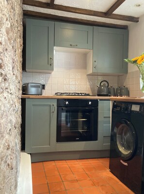 Micro-ondes, four, plaque de cuisson, lave-vaisselle