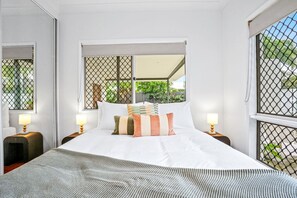 5 slaapkamers, een strijkplank/strijkijzer, reisbedje, gratis wifi