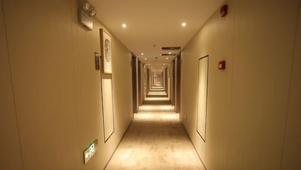 A long, narrow hotel corridor with doors on both sides, recessed lighting, and a carpeted floor. - Homeinn · neo (Xi'an Zhonglou Subway Station) (Xi'an)
