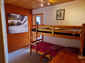 2 chambres, lit parapluie, Wi-Fi gratuit, draps fournis