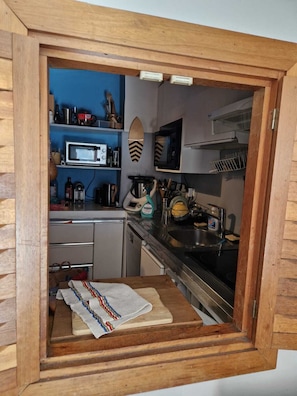 Réfrigérateur, four, plaque de cuisson, lave-vaisselle