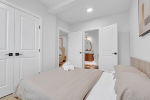 2 habitaciones, tabla de planchar con plancha, wifi y ropa de cama 