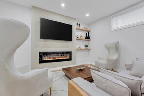 Interior - Luxe Modern Brand New & Spacious 2BR Ensuite @ 203 Setonstone Landng SE Calgary (Calgary)