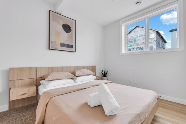 2 bedrooms, iron/ironing board, WiFi, bed sheets