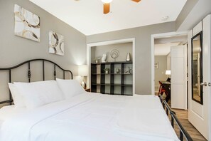 2 chambres, fer et planche à repasser, Wi-Fi gratuit, draps fournis