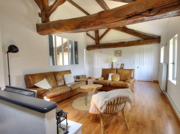 TV - Gîte Les Capréoles - REGNIE DURETTE (REGNIE DURETTE)