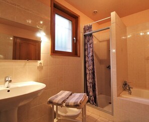 Shower - Au Pied du Pottu - BRULLIOLES (BRULLIOLES)