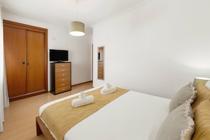 2 chambres, bureau, fer et planche à repasser, Wi-Fi gratuit