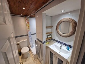 Casa, 6 habitaciones, para no fumadores | Baño | Toallas 