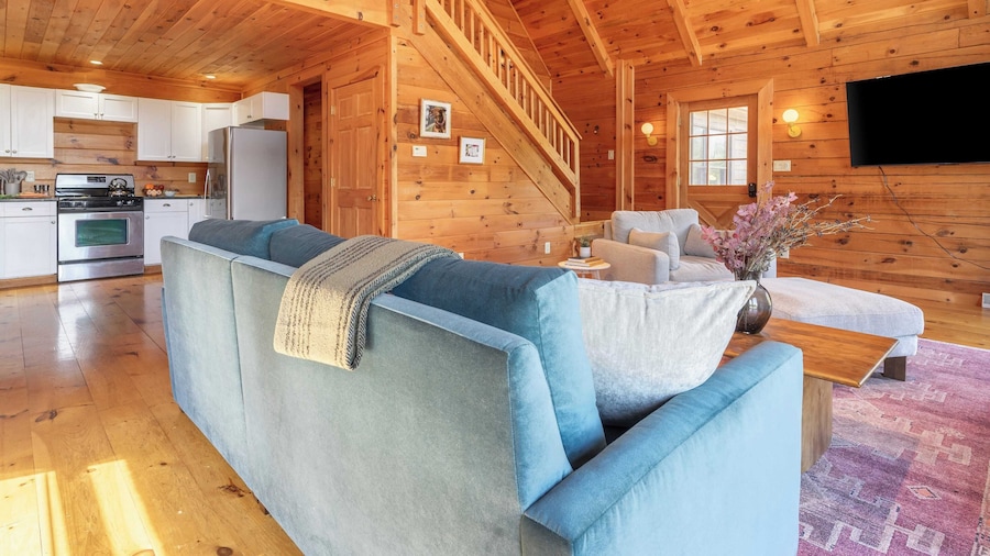 Secluded w/ Deck Views, Hot Tub, & Ping Pong Hudson in the Berks by Avantstay