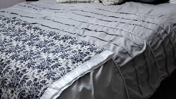 3 habitaciones, caja de seguridad en la habitación y escritorio