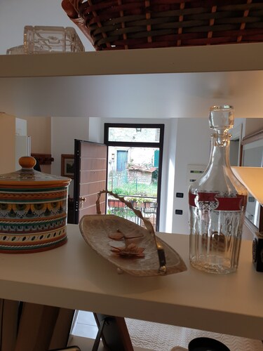 DUETERRE ROOM & HOST