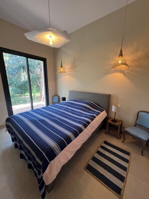 4 makuuhuonetta, silitysrauta/-lauta, vauvan matkasänky, Wi-Fi