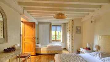 3 bedrooms, travel crib, free WiFi