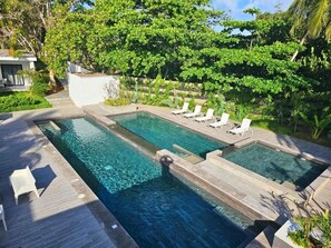 2 座室外游泳池