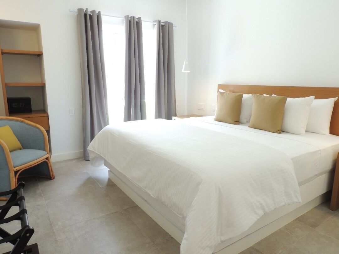 Desk, iron/ironing board, free WiFi