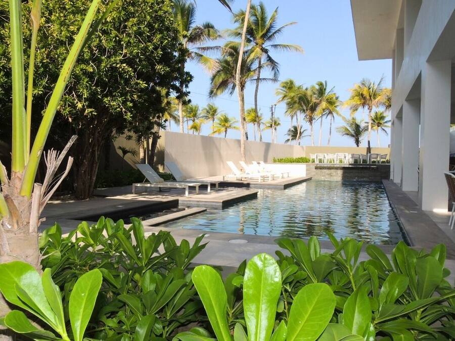 2 outdoor pools
