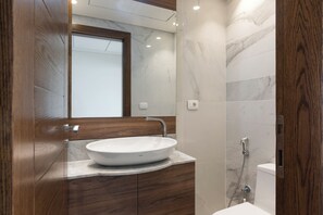 Dusche, Haartrockner, Bidet, Handtücher