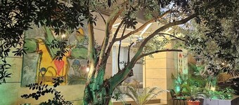 Charming 2-bedroom apartment in delightful Bayrut with WiFi, AC