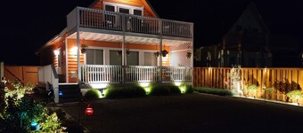Sunkissed: 90-Second Drive to Beach, Firepit + Privacy Fenced Yard, Gardens