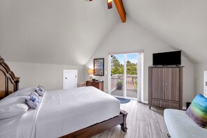 3 chambres, bureau, fer et planche à repasser, lit de bébé portatif